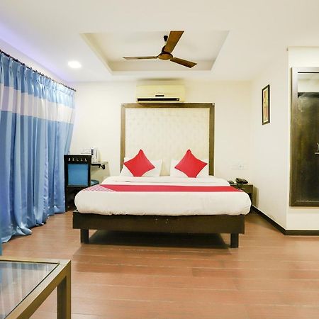 Oyo Hotel Dash Vadodara Zewnętrze zdjęcie