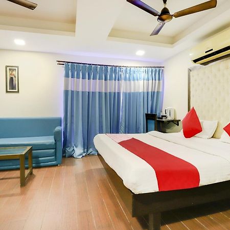 Oyo Hotel Dash Vadodara Zewnętrze zdjęcie