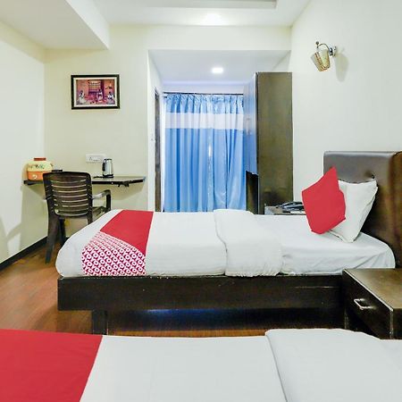 Oyo Hotel Dash Vadodara Zewnętrze zdjęcie