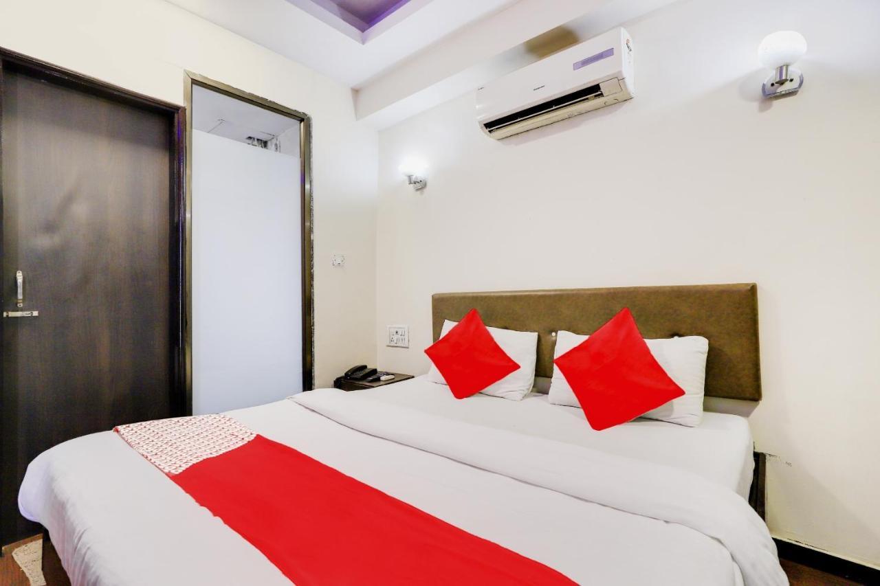 Oyo Hotel Dash Vadodara Zewnętrze zdjęcie
