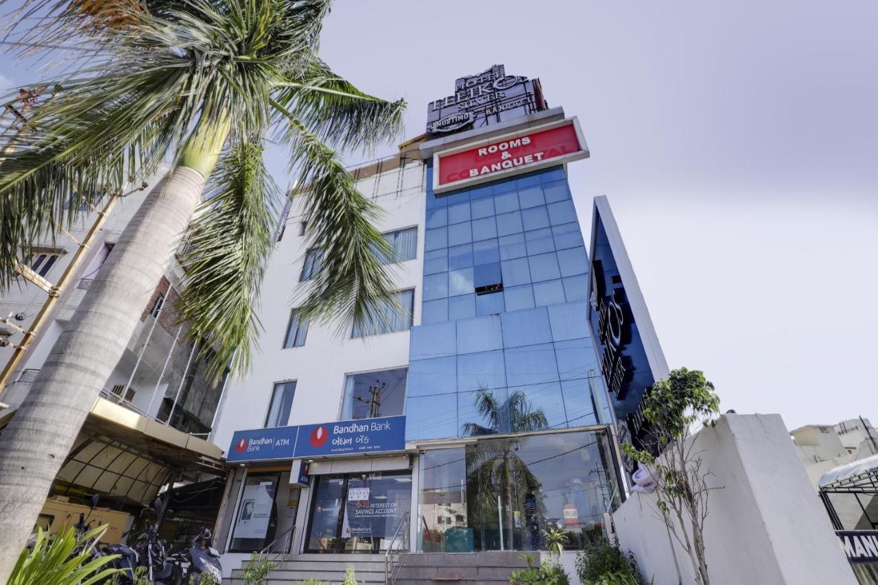 Oyo Hotel Dash Vadodara Zewnętrze zdjęcie