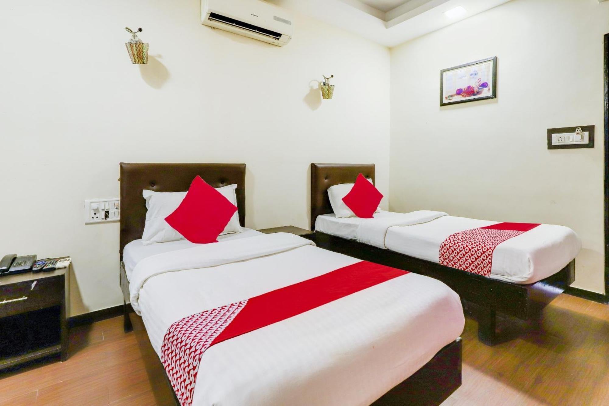 Oyo Hotel Dash Vadodara Zewnętrze zdjęcie