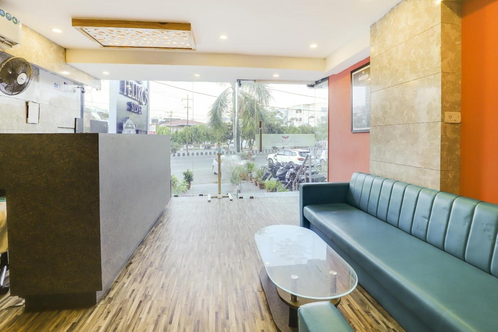 Oyo Hotel Dash Vadodara Zewnętrze zdjęcie