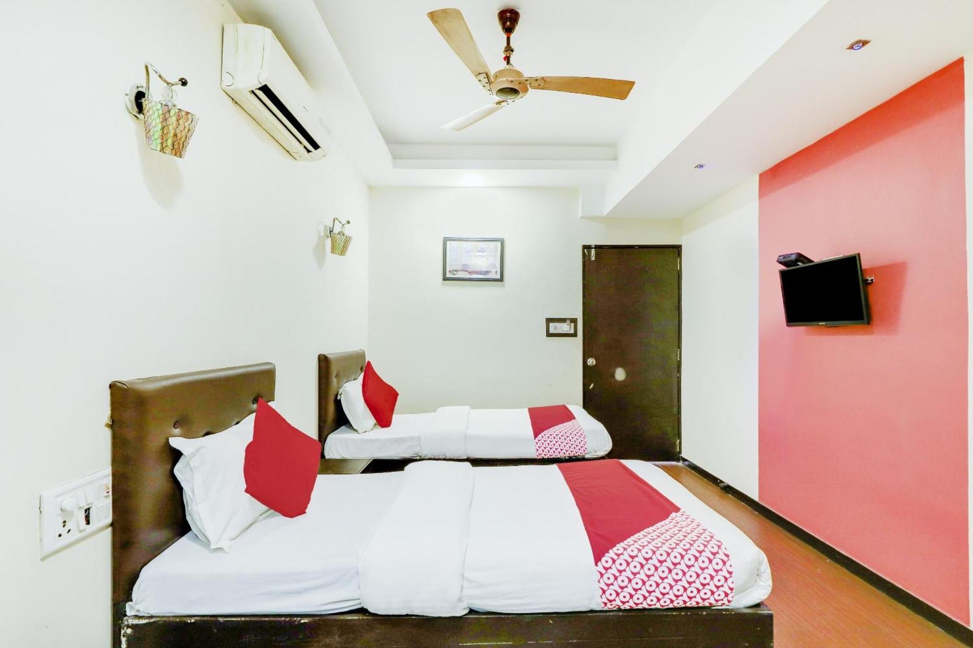 Oyo Hotel Dash Vadodara Zewnętrze zdjęcie