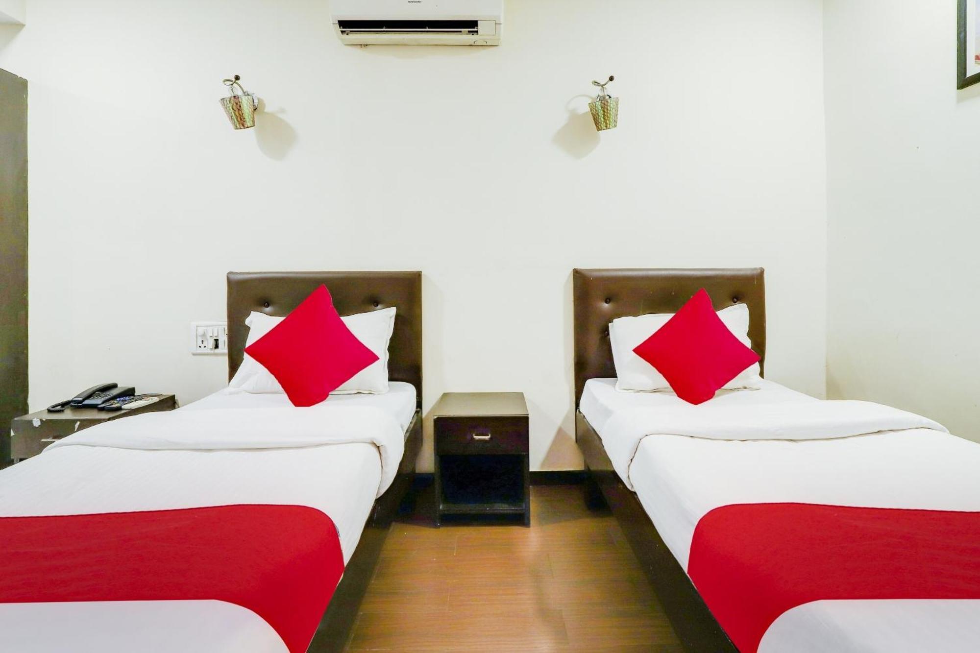 Oyo Hotel Dash Vadodara Zewnętrze zdjęcie